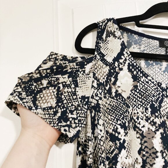 JONES NEW YORK Black snake print cold shoulder short sleeve top ~ MEDIUM LARGE - Picture 5 of 15